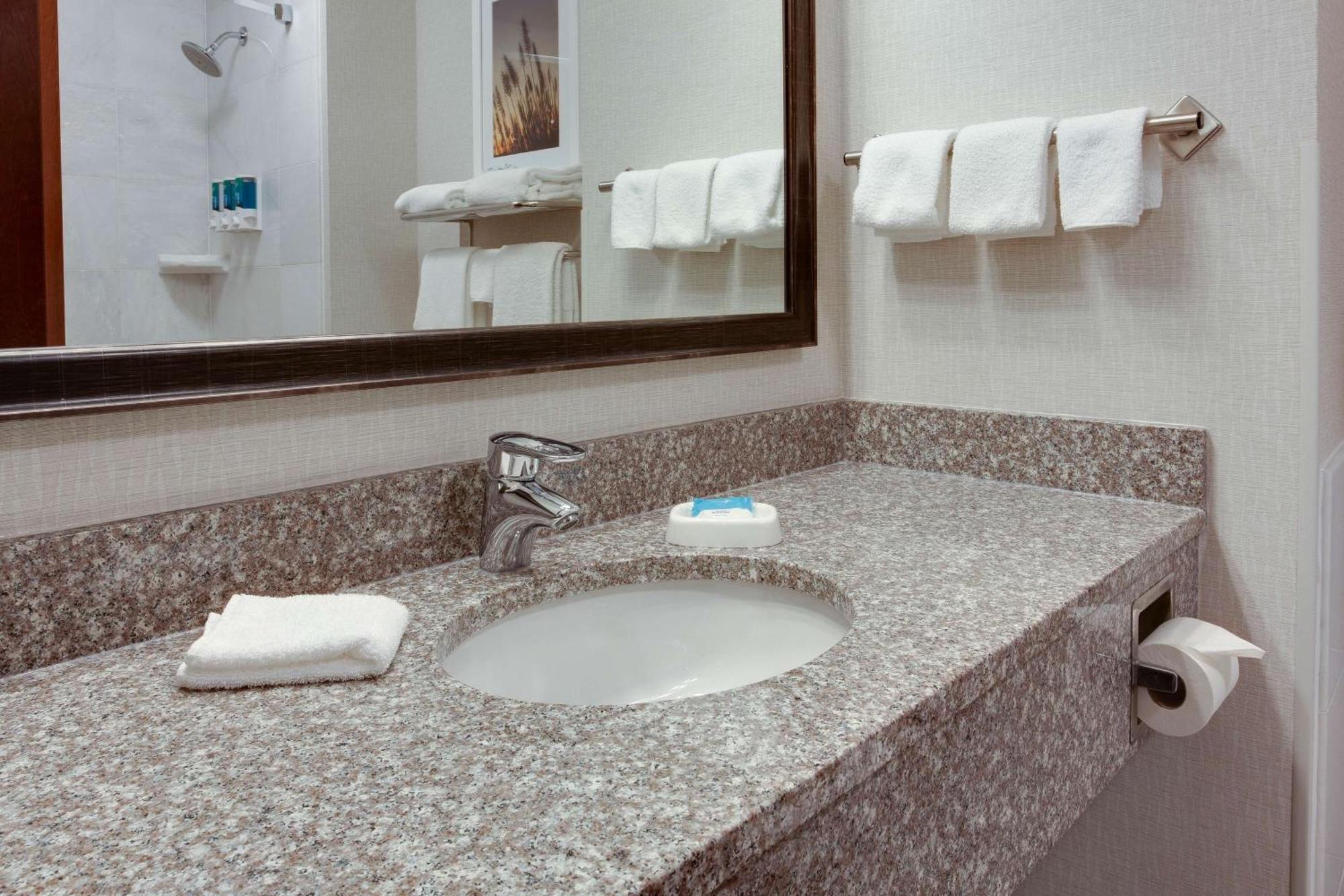 Hotel Drury & West Des Moines